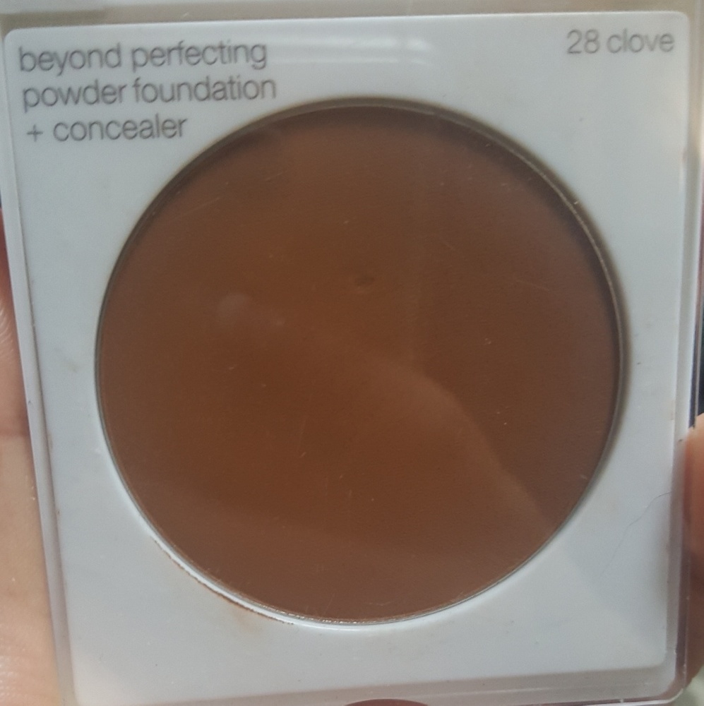 Clinique beyond perfecting powder foundation